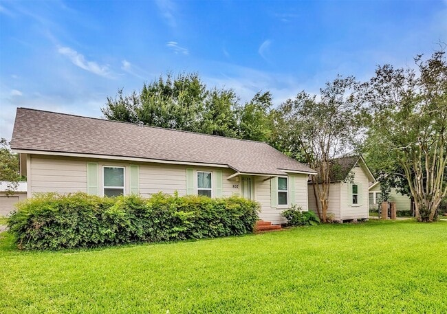 Photo - 807 Fisher St
