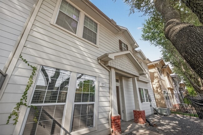 Photo - 313 Hogan St