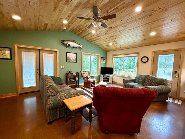 Photo - 44010 Oehler Rd