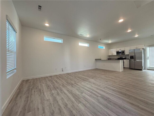 Photo - 831 States Ave