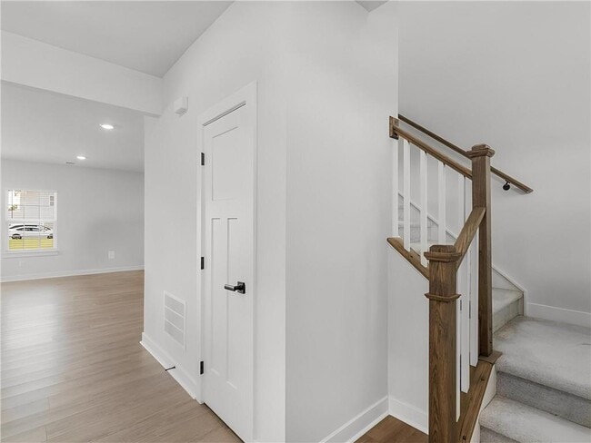 Photo - 301 Meuse Ln