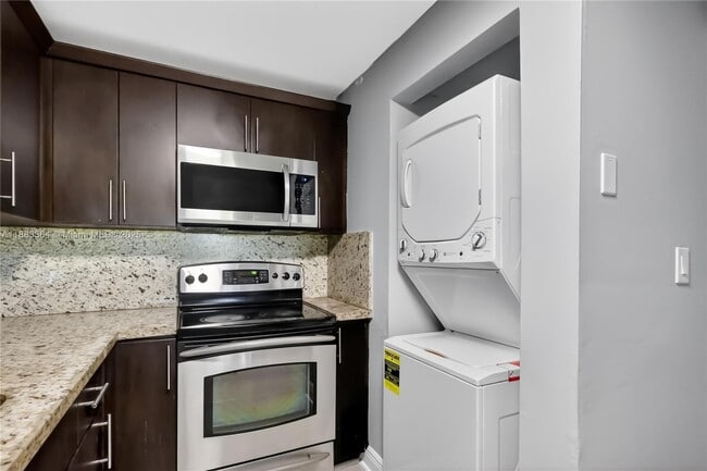 Photo - 10000 NW 80th Ct Unidad 2124