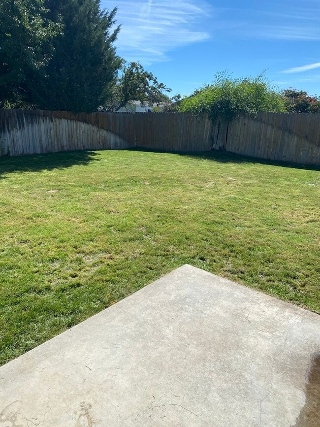 Photo - Great location, 3 bedroom house with large...