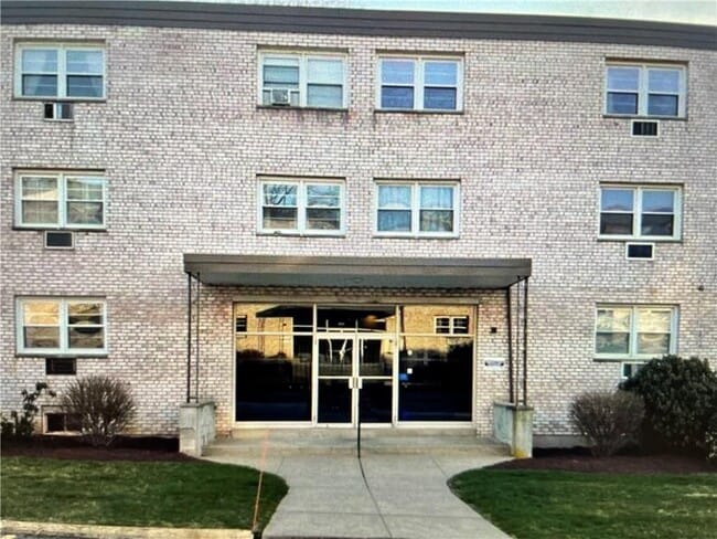 Building Photo - 300 Meadowside Rd Unit 203 Rental