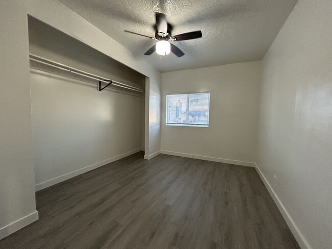 Photo - 951 N Redwood Rd Unidad #4