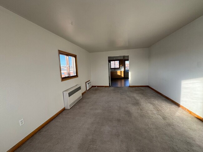 Photo - 302 W 7th St