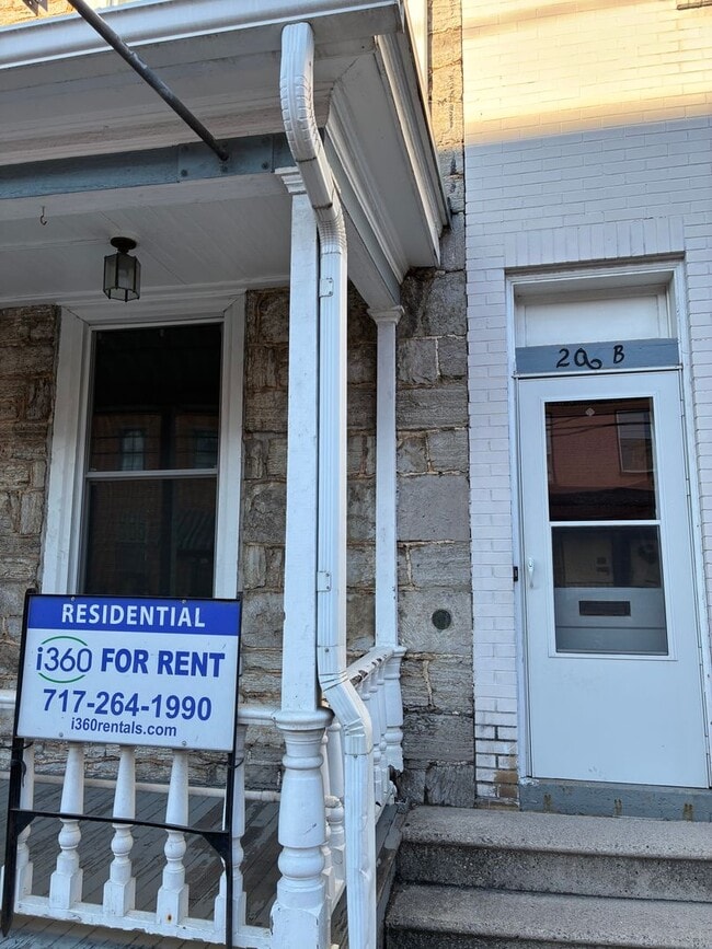 Building Photo - 206 Lincoln Way E Unit 206 B