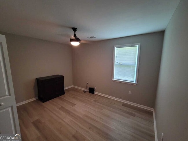 Photo - 1559 Alma St SW