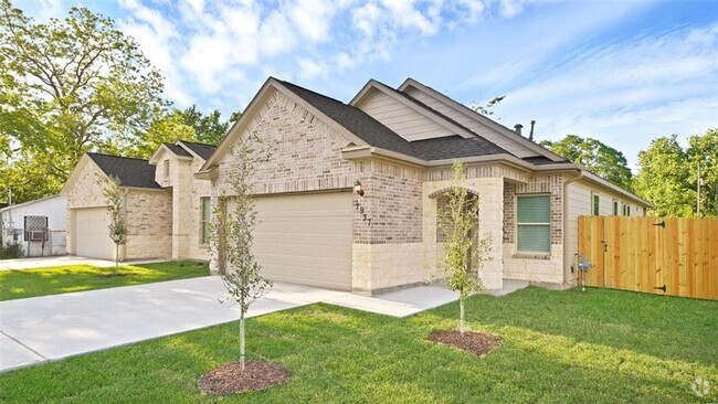 Building Photo - Charming 3BR House in Houston