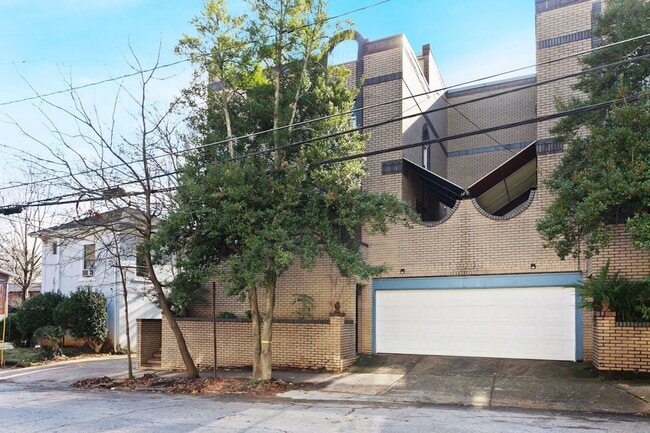 Photo - 201 5th St NE