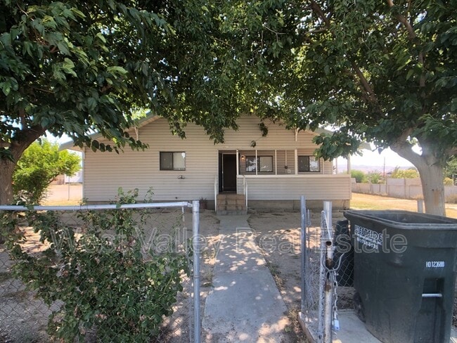 Building Photo - 441 Hazelton St