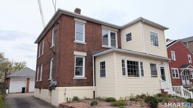 Building Photo - 15 June St Unit 1