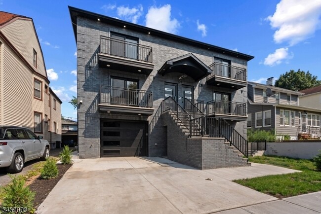 Building Photo - 144 N 14th St