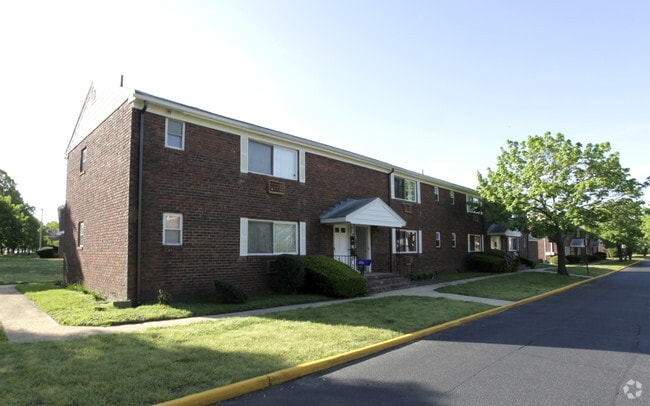 Laurel Gardens Cooperative Apartments For Rent In Eatontown Nj Forrent Com