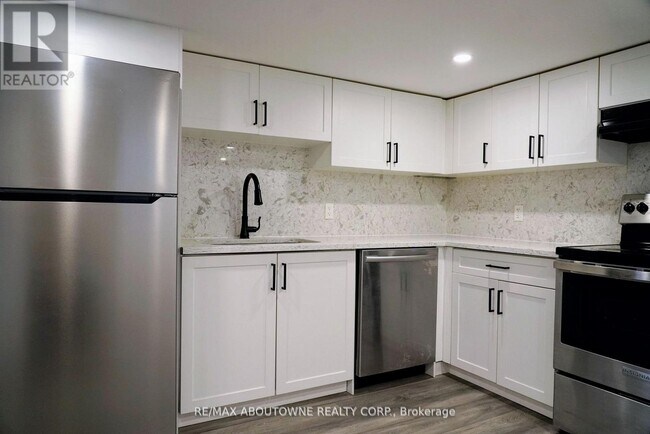 Photo - 93 E 31st St