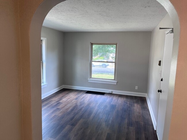 4704 S 3rd St Unidad 1 (Ground floor)