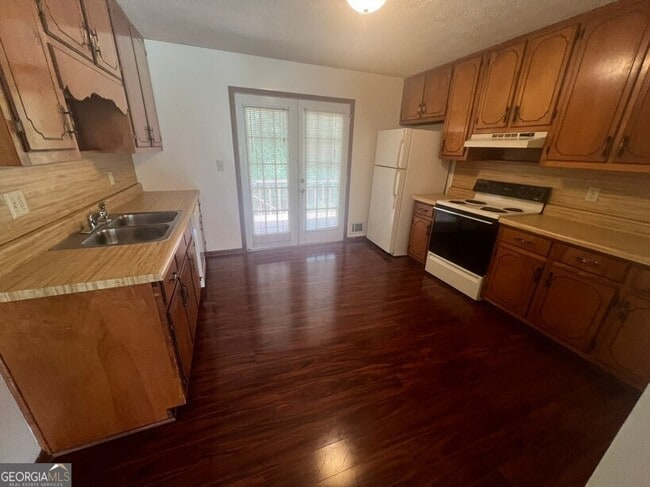 Photo - 986 Locust Dr NE