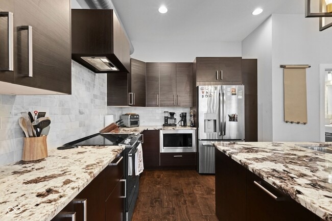 Photo - 2464 Broadway St