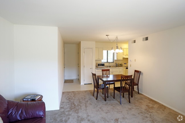 1BR Cove - Dining/Entry
