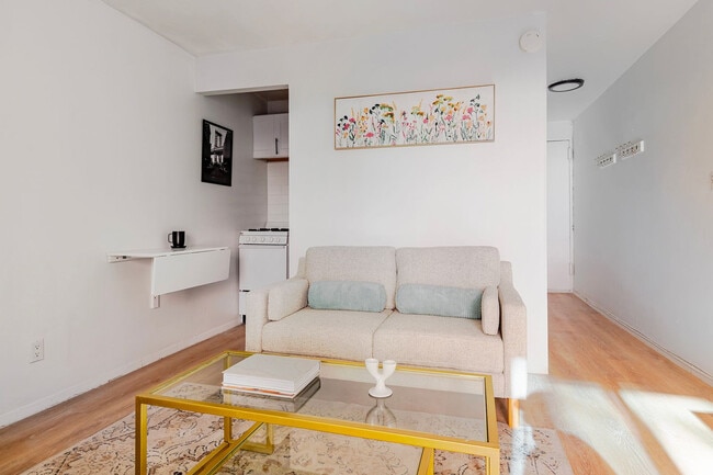 Photo - 328 W 11th St Unidad FL2-ID1050881P