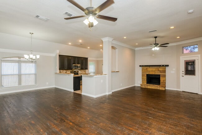 Photo - 5900 Ravenya St