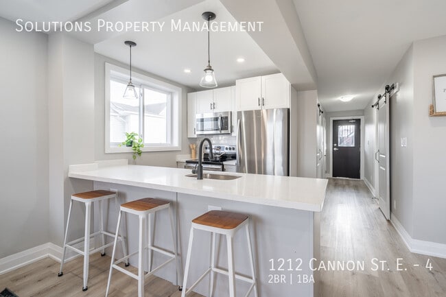 Photo - **Dream 2 bedroom with Modern finishes AVAILABLE Now!** Unit 4