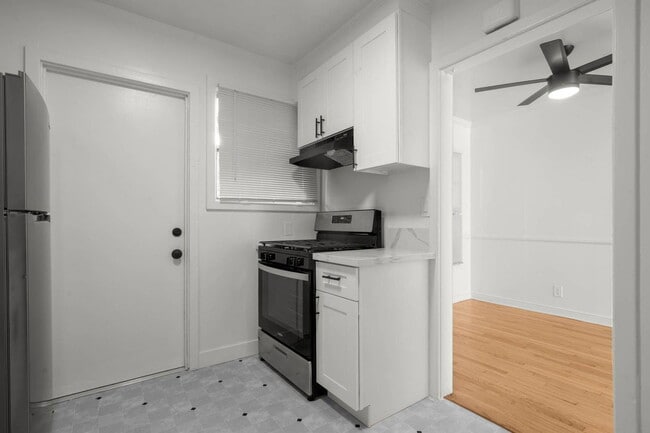 Photo - 3339 Stocker St W Unit 1a