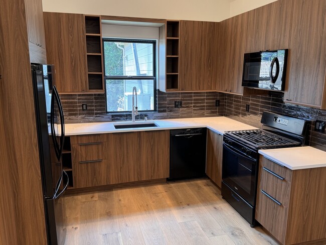 Photo - 2111 Hyperion Ave