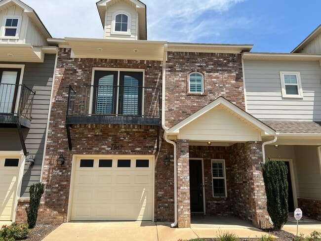 3 Bed 2.5 Bath Townhome - 3 Bed 2.5 Bath Townhome
