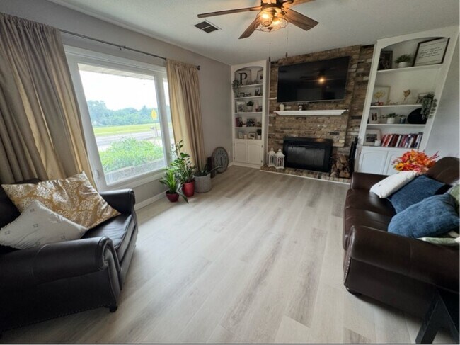 Photo - 8370 Hillside Trail S