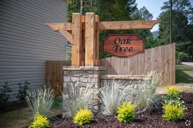 Building Photo - Oak Tree Rental