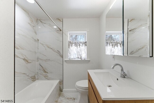 Photo - 549 Ewing Ave