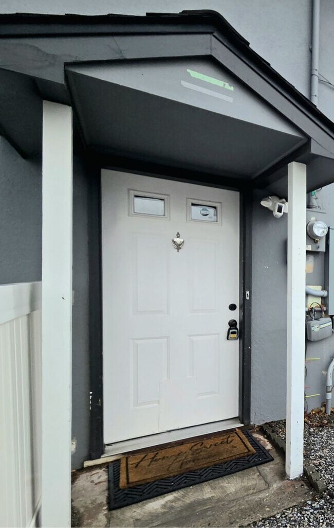 Building Photo - 300 S Franklin Ave Unit 300 S. Franklin  B