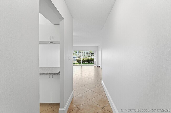 Photo - 1427 E Hillsboro Blvd Unit 123