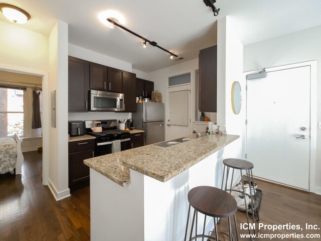 Photo - 1930 N Lincoln Ave Unit 1900-103