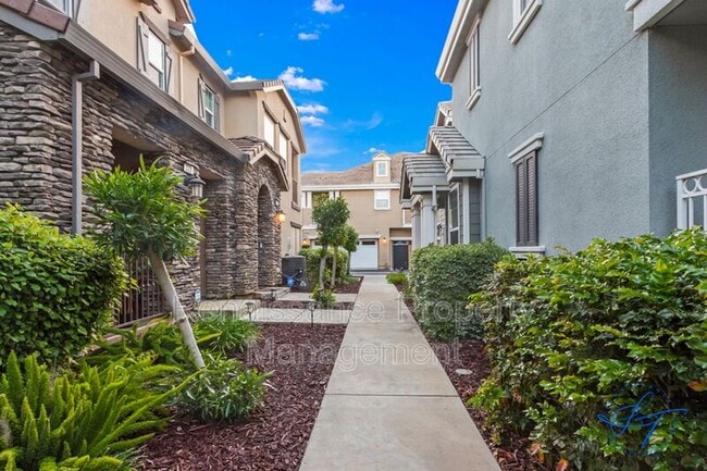 Photo - 194 S Veracruz Pl