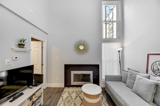 935 La Posada Dr Unit 213