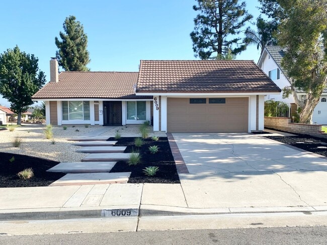 6009 E La Paz Cir