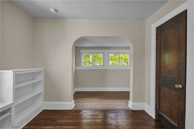 Photo - 8505 Bancroft Ave