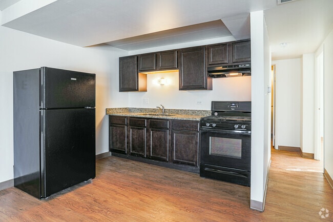 1 BR, 1 BA - Kitchen