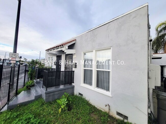 Building Photo - 1468 Alamitos-