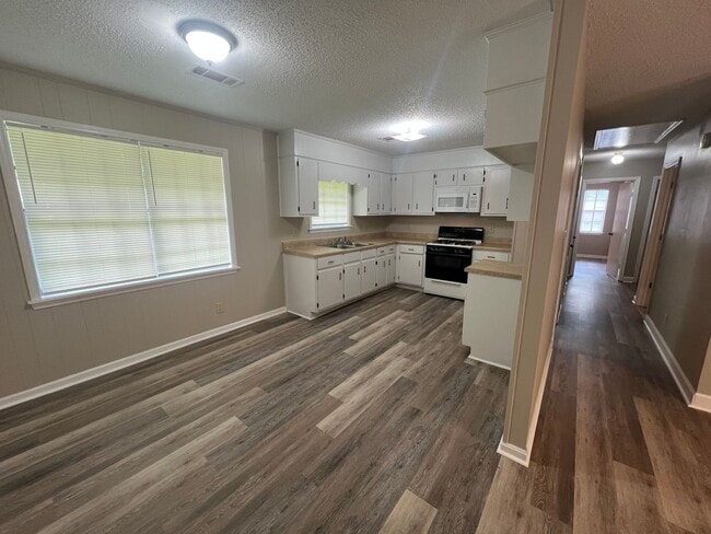 Photo - 3 bedroom 1 bathroom off Kicker Rd