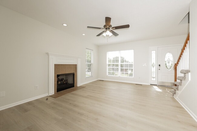 Photo - 102 Polk Ct