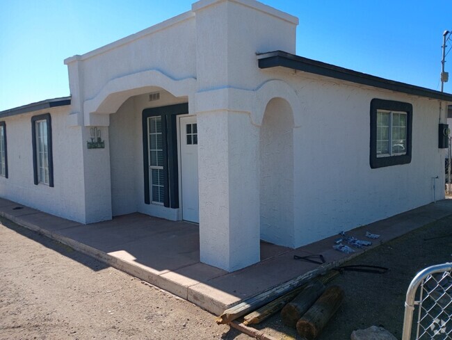 Building Photo - N Myer Blvd Rental