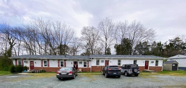 Building Photo - 114-116 Loch Lane Drive Apt 8 Unit 8