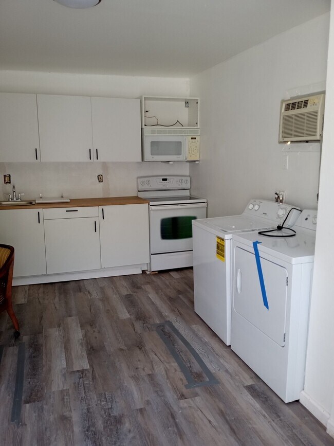 Photo - 403 W Centre St Unit 2 floor