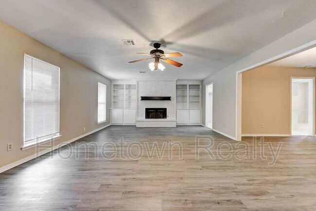 Photo - 11013 Davis St