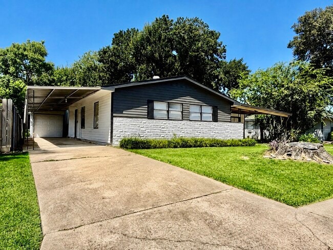 920 Vivian Ave