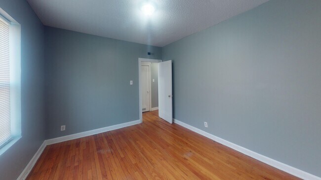 Photo - 8301 S Green St