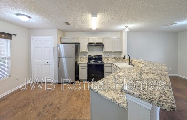 Photo - 1635 Vineland Cir